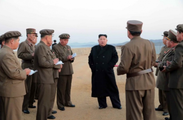 김정은 북한 국무위원장이 새로 개발한 첨단전술무기 시험을 지도했다고 북한 노동당 기관지 노동신문이 보도했다. (노동신문)
