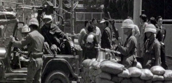 1980년 5월 전남도청을 장악한 계엄군의 모습
