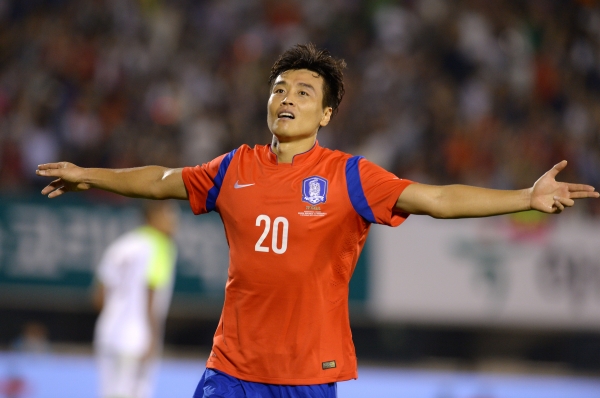 한국 선수 가운데 아시아축구연맹(AFC)에서 가장 많은 골을 기록한 이동국(10골)
