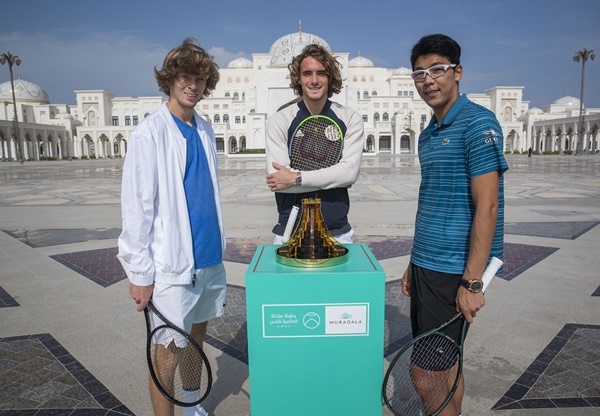 정현(맨 오른쪽)이 19일 아랍에미리트 아부다비에서 열리는 무바달라 월드 테니스 챔피언십에 출전을 앞두고 포즈를 취하고 있다.(IMG 제공)