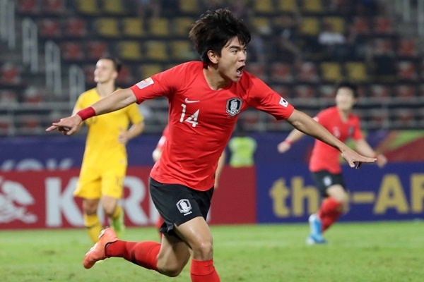 대한민국 U-23 대표팀 김대원이 22일 오후(현지시간) 태국 방콕 탐마삿 스타디움에서 열린 '2020 아시아축구연맹(AFC) U-23 챔피언십' 호주와의 4강전에서 선취골을 넣은 뒤 기뻐하고 있다.