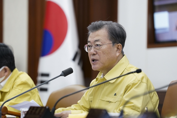 문재인 대통령이 17일 서울 종로구 세종로 정부서울청사에서 열린 제13회 국무회의에서 발언을 하고 있다. (청와대 제공)