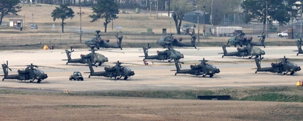 지난 1일 오후 경기도 평택 캠프 험프리스에 미군 헬기들이 계류돼 있다.