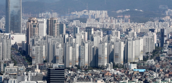 서울의 아파트 단지 모습. 2020.4.28