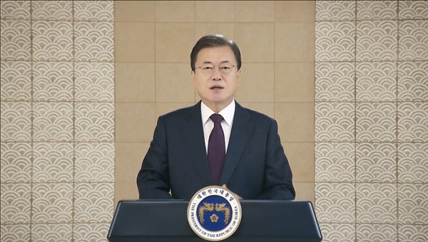 문재인 대통령이 지난 1일 개막한 제19차 국제반부패회의(IACC)에 영상을 통해 축사를 하고 있다. (청와대 제공)