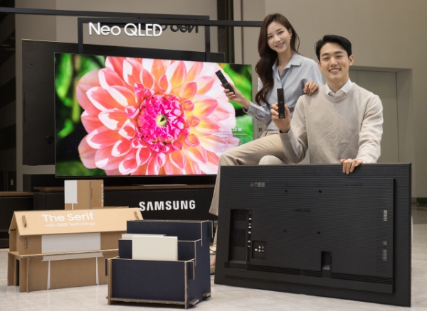 수원 삼성 디지털시티에서 2021년 신제품 Neo QLED TV와 새롭게 적용된 솔라셀 리모컨, 에코 패키지를 소개하고 있다. [삼성전자 제공]