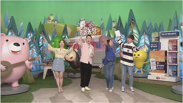 왼쪽부터 김수민 아나운서, 신동엽, 정선희, 토니안 / 사진 = SBS 'TV 동물농장’ 제공