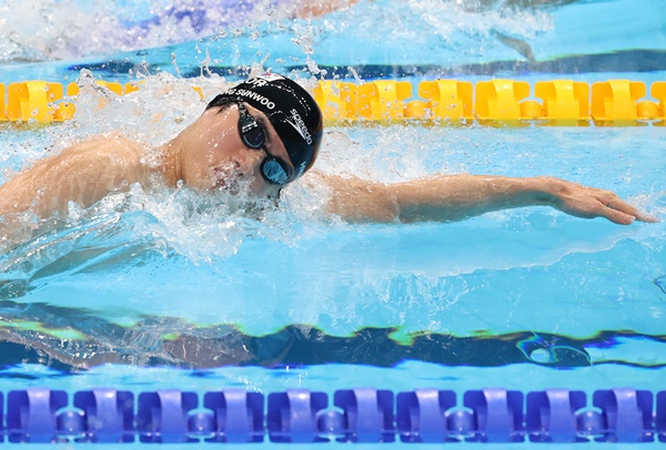 수영 황선우가 28일 오전 일본 도쿄 아쿠아틱스센터에서 열린 '2020 도쿄올림픽' 남자 100m 자유형 준승전에서 힘차게 헤엄치고 있다. 이날 황선우는 남자 수영 100m 자유형 준결승에서 3위로 골라인에 들어와 100m 자유형 47초 56으로 한국, 아시아 신기록을 갱신했다.