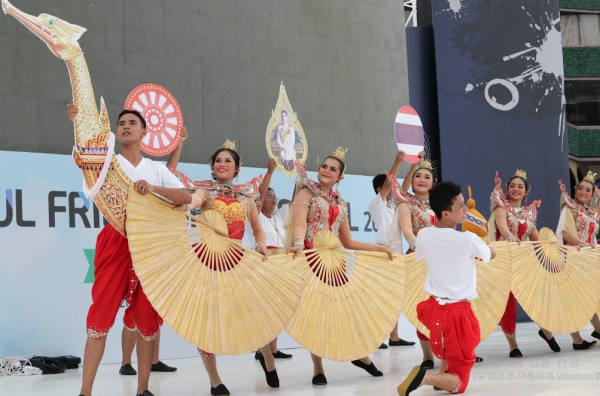 지난 2019년 서울광장에서 열린 2019 서울 세계도시 문화축제에서 방콕 공연단이 전통춤을 선보이고 있다. 2019.9.1