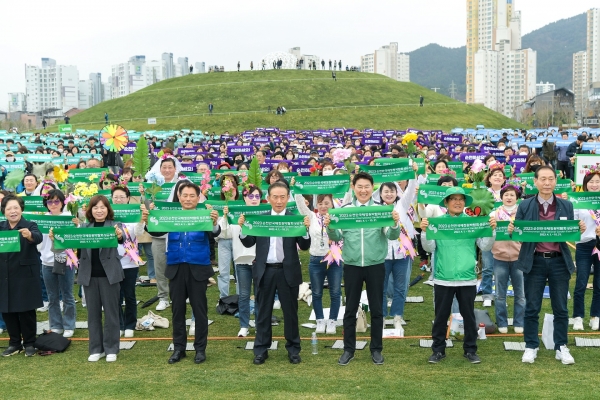순천시는 정원박람회 성공개최 위한 ‘시민 화합과 동참’을 호소했다.