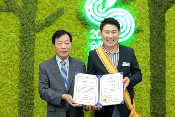 노관규 순천시장이 14일, 세계자유민주연맹에서 수여하는 ‘자유장’을 수상했다. 