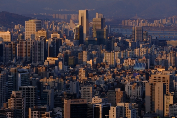 서울 및 수도권을 중심으로 청약 온기가 돌기 시작하면서 분양 일정에 돌입하는 지역이 확대되고 있다.