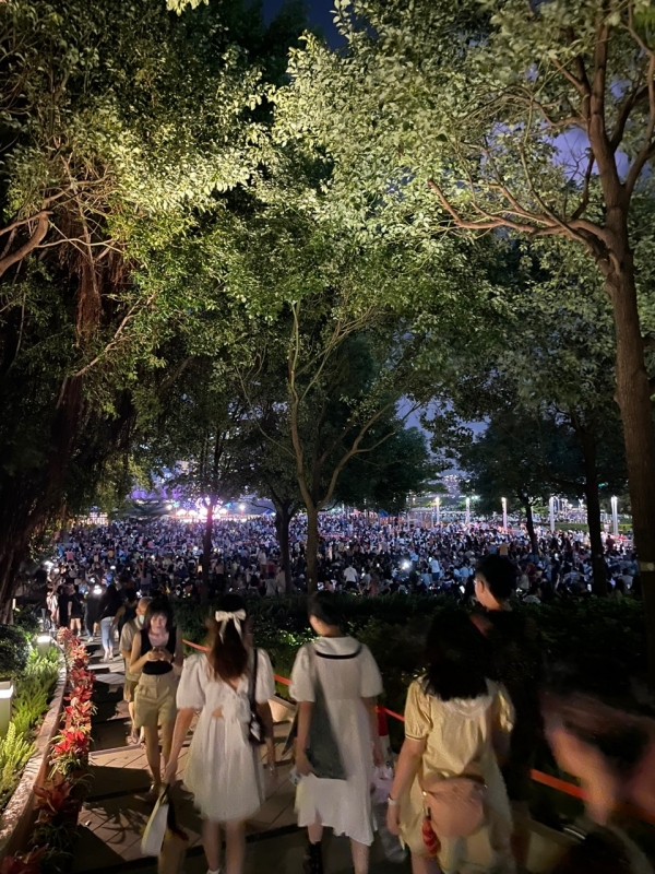 코로나19 엔데믹 이후 폭발한 여행 수요를 흡수한 일본과 달리 중화권 노선의 성적은 엇갈리고 있다. 사진은 불꽃놀이를 앞둔 홍콩섬 타마파크.
