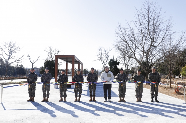 육군3사관학교는 21일 생활정원조성사업으로 조성된 ‘화랑도 통일정원’ 준공식을 가졌다.