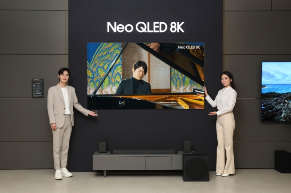 전국 삼성스토어에서 8일부터 Neo QLED 8K TV로 파이니스트 조성진의 8K 라이브 연주 영상을 감상할수 있다.