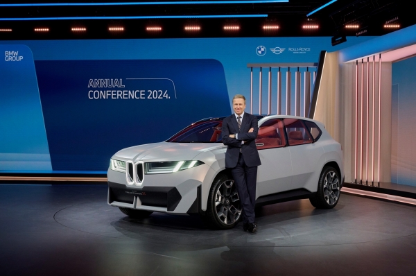 올리버 집세 BMW 그룹 회장과 BMW 비전 노이어 클라쎄 X.
