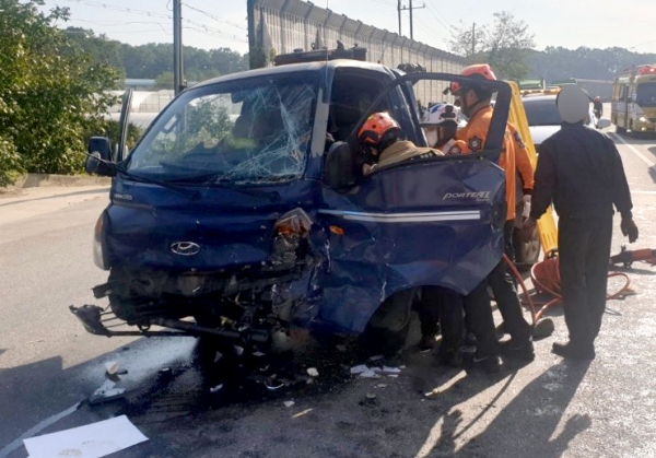 인천 계양구 트럭-승용차 충돌사고