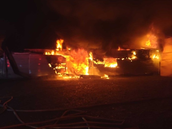 7일 오전 1시33분쯤 강원도 횡성군 우천면의 한 공장 건물에서 불이 나 건물이 전소됐다(강원도소방본부 제공)