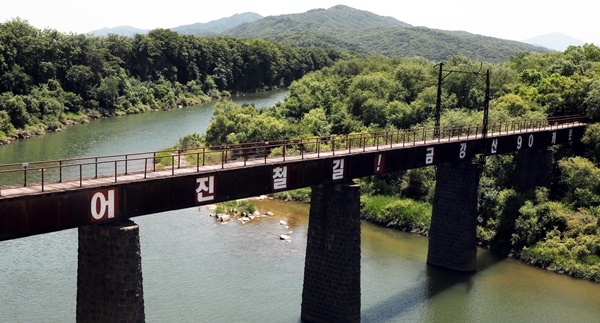 한탄강 일대가 7일 유네스코(UNESCO) 세계지질공원으로 지정됐다.