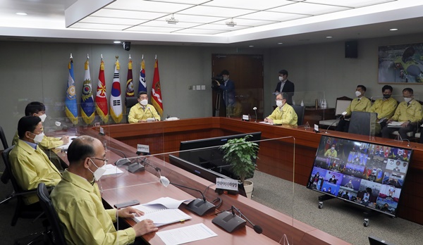 서욱 국방부 장관이 7일 오전 제11차 전군 주요지휘관 회의를 주재하고 있다.