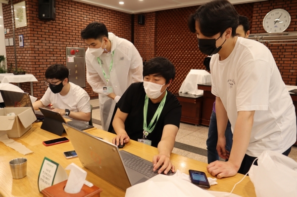 삼성청년SW아카데미 4기 대전캠퍼스의 교육생들이 함께 프로젝트를 진행하고 있다. [삼성전자 제공]