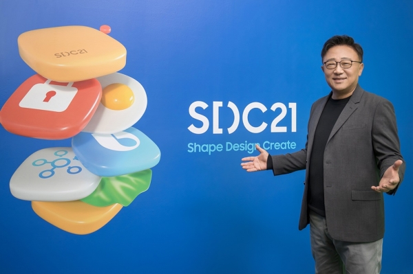 삼성전자 고동진 대표이사 사장이 26일(미국 시간) 온라인으로 개최된 ‘삼성 개발자 콘퍼런스 2021’에서 기조연설을 하고 있다.