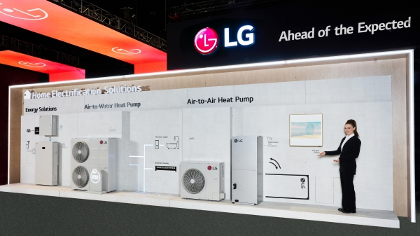 LG전자 모델이 미국 시카고에서 북미 최대 공조전시회 ‘AHR 엑스포 2024’를 앞두고 ‘주거용 전기화 솔루션’ 제품들을 소개하고 있다. 2024.1.21